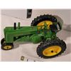 Image 3 : John Deere tractor.