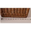 Image 2 : Wicker laundry hamper.