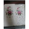 Image 3 : 2- Nos- pillow cases ( wedding gift 1979 ) + vintage cloth