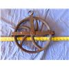 Image 2 : 11" vintage cast well pulley