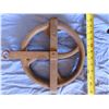 Image 2 : 9" vintage cast well pulley