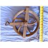 Image 2 : 9" vintage cast well pulley