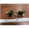 Image 1 : Screw back style clip on earrings black