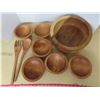 Image 1 : Wooden salad bowl and accessories