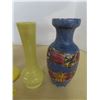 Image 3 : 4 vases- 2 yellow, 1 black, 1 blue