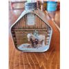 Image 2 : Excellent 1 lb. Maple Sugar - Log Cabin Shaped tin Dated 1984 Super Graphics 4"Tall 3 3/4 " wide 3" 