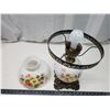 Image 6 : Beautiful glass floral table lamp, w/ metal accents and glass shade