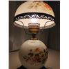 Image 6 : Beautiful glass floral table lamp, w/ metal accents and glass shade