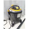 Image 2 : 5gal Shop Vac, vacuum - c/w hose