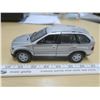 Image 1 : 1:24 scale BMW X5 model car