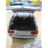 Image 7 : 1:24 scale BMW X5 model car