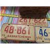 Image 3 : 1973, 1975 , 1976 Saskatchewan license plates and coop vintage box