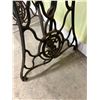 Image 4 : Singer - Cast iron sewing machine base