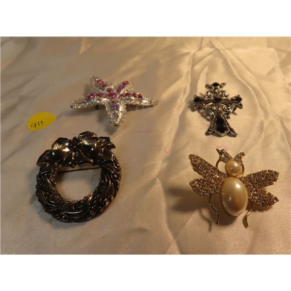 Lot of 4 brooches