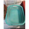 Image 3 : Wicker basket, plastic basket and packaging box