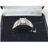 Image 2 : 1.00 CT GRA CERTIFIED MOISSANITE VVS D COLOR SET IN CENTER WITH 6 ROUND CUT CUBIC ZIRCONIUM SET IN E