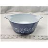 Image 1 : Vintage blue Pyrex, casserole bowl