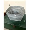 Image 1 : Square metal washtub