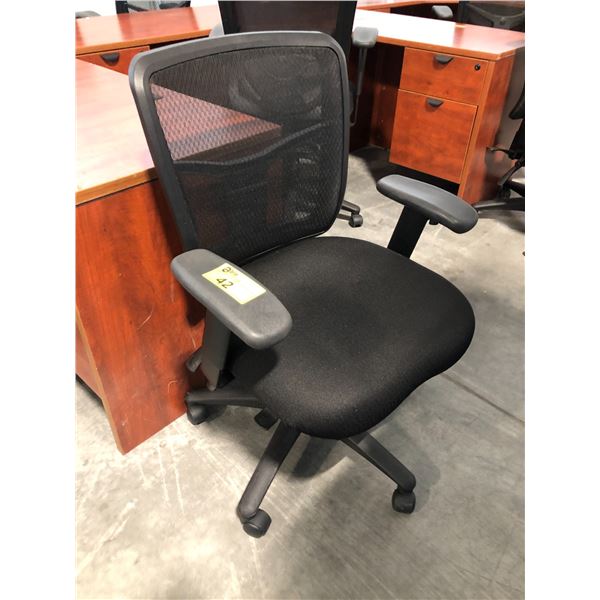 BLACK MESH BACK MULTI-LEVER TASK CHAIR