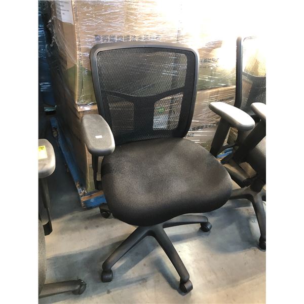 BLACK MESH BACK MULTI-LEVER TASK CHAIR