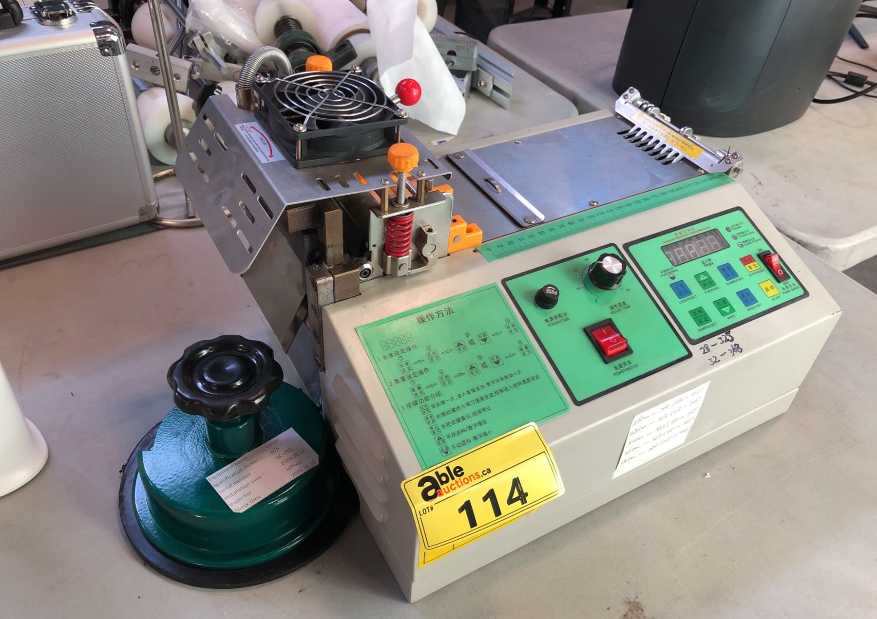 COMPUTER ELECTRONIC CUTTING MACHINE WITH ROUND CUTTER WITH MISC. PARTS ...