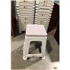 Image 2 : 30 BEIGE PLASTIC STACKABLE STOOLS