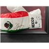 Image 2 : CECAR CHAVEZ SIGNED AND CUSTOM FRAMED BOXING GLOVE DISPLAY (BECKETT COA)