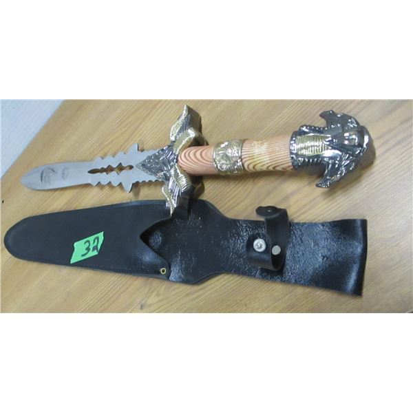 COLLECTIBLE:  HUNTING KNIFE