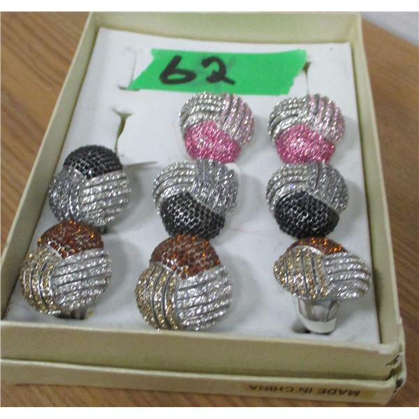 BOX C/W ASSORTED RINGS