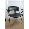 Image 1 : CHAISE EN CHROME ET PLASTIQUE NOIRE