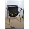 Image 2 : CHAISE EN CHROME ET PLASTIQUE NOIRE