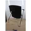 Image 3 : CHAISE EN CHROME ET PLASTIQUE NOIRE