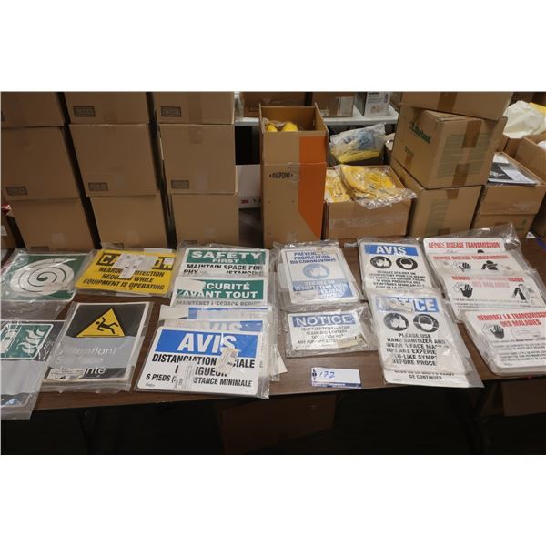 LOT: +/- 125 SIGNES EN PLASTIQUE ASST