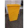 Image 1 : POUBELLE EN PLASTIQUE 20"x11"x30" RUBBERMAID