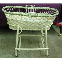 Wicker Layonette With Folding Stand