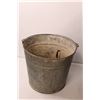 Image 4 : Galvanized Wash Tub & Pail