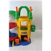 Image 2 : Fisher Price Little People Automotive Station Play Set
