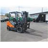Image 1 : (866810) 2014 Doosan D30S-5 Forklift (Starts & Runs, Forks Inoperable, See Video)