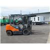 Image 2 : (866810) 2014 Doosan D30S-5 Forklift (Starts & Runs, Forks Inoperable, See Video)