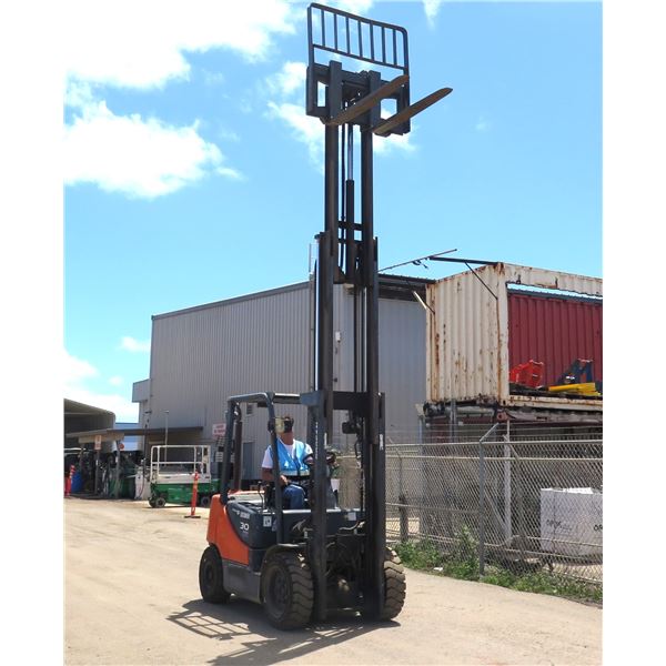 (866733) 2013 Doosan D30S-5 Forklift (Starts & Runs - See Video)