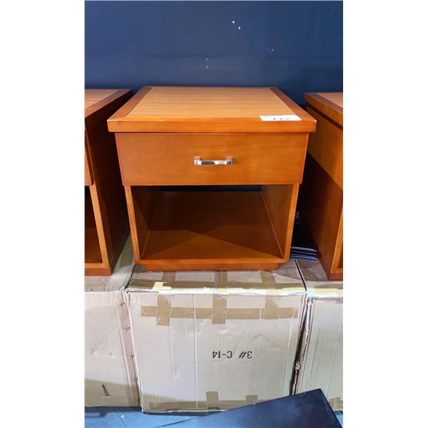 PAIR OF NIGHTSTANDS