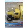 Image 2 : Home Hardware 1942 Chevrolet Limited Edition Collector Bank