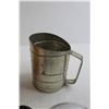 Image 3 : Quaker Oats Container, Shaker, Sifter, Scoop