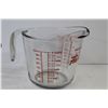 Image 4 : (2) Fire King - Glass Measuring Cups (4 cup & 1 cup)
