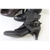 Image 2 : (2) Ladies Leather Shoes/Boots (Size 7)