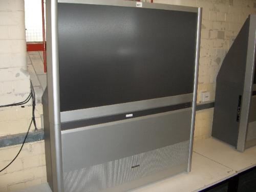 TOSHIBA 42PW33P PROJECTION SCREEN TV