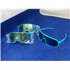 Image 2 : Truly Hard Seltzer Sunglasses 3pk