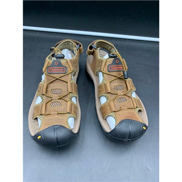 Men's Walking Sandals (Size 239)