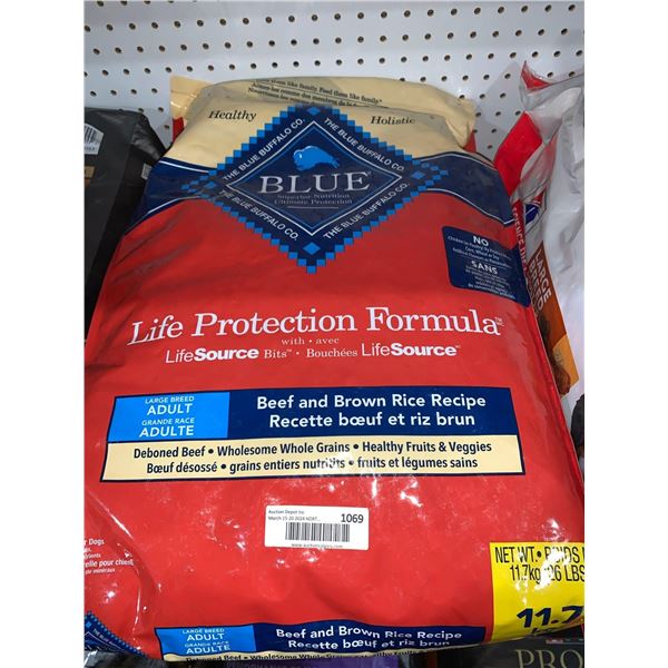 Blue buffalo beef and brown rice adult dog food 26lb
