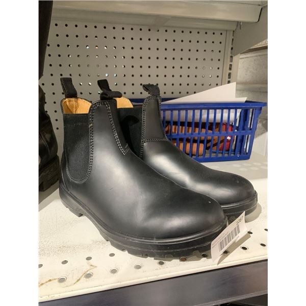 Aquatherm black slip on boots size 9